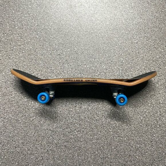 Tech Deck Mini Skateboards featuring Paul Rodriguez and Nick Tucker - Picture 8 of 9